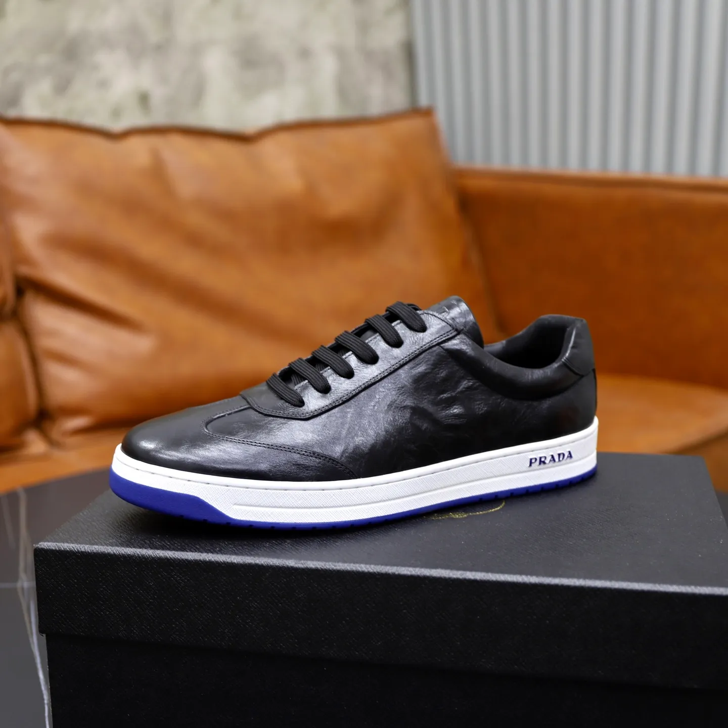 Factory price: 💰640 Prada classic men’s lace-up casual shoes | Imported cowhide upper | Upper stitching layered design, light and breathable | Soft and comfortable | Decorated with PRADA letters on the side | Distinctive sports style, showing the brand style | Lightweight concave and convex pattern rubber soles | Matched with cowhide foot pad lining | Excellent foot feel, fashionable and elegant | Size: 38-44 (45 customized)